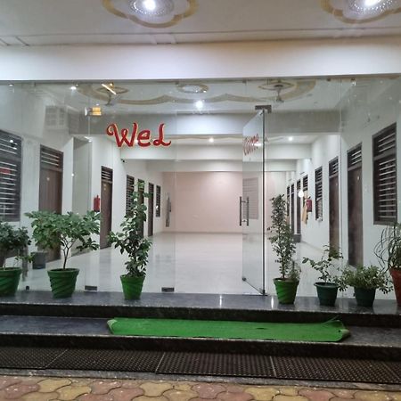Hotel Vrindavan Prosperity Vrindāvan Exterior foto