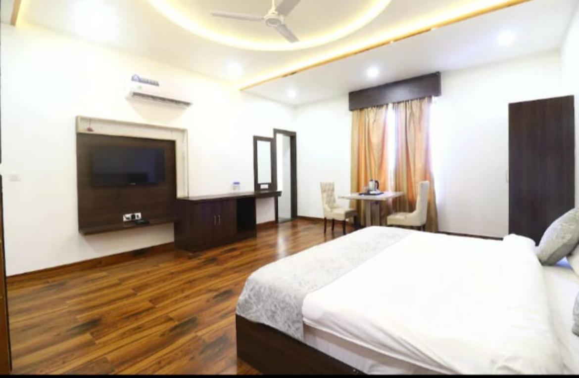 Hotel Vrindavan Prosperity Vrindāvan Exterior foto