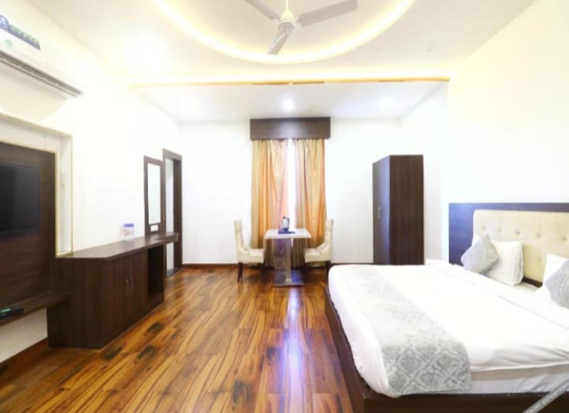 Hotel Vrindavan Prosperity Vrindāvan Exterior foto