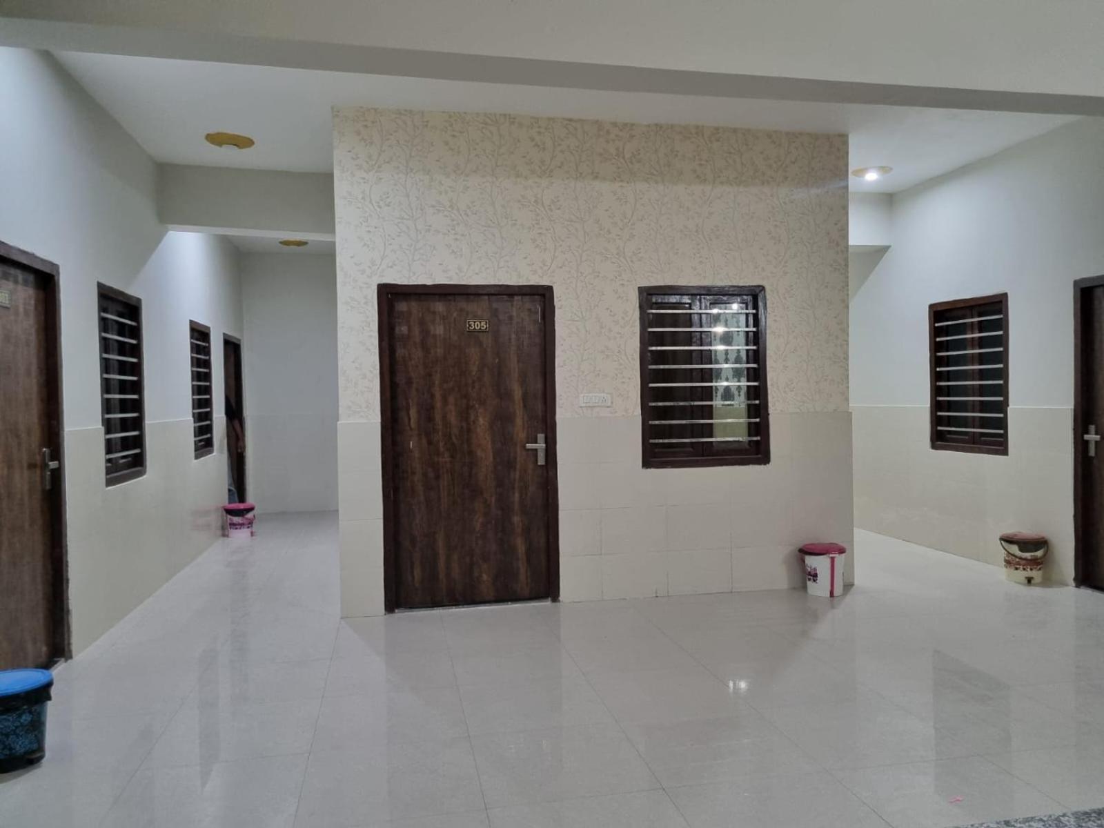 Hotel Vrindavan Prosperity Vrindāvan Exterior foto