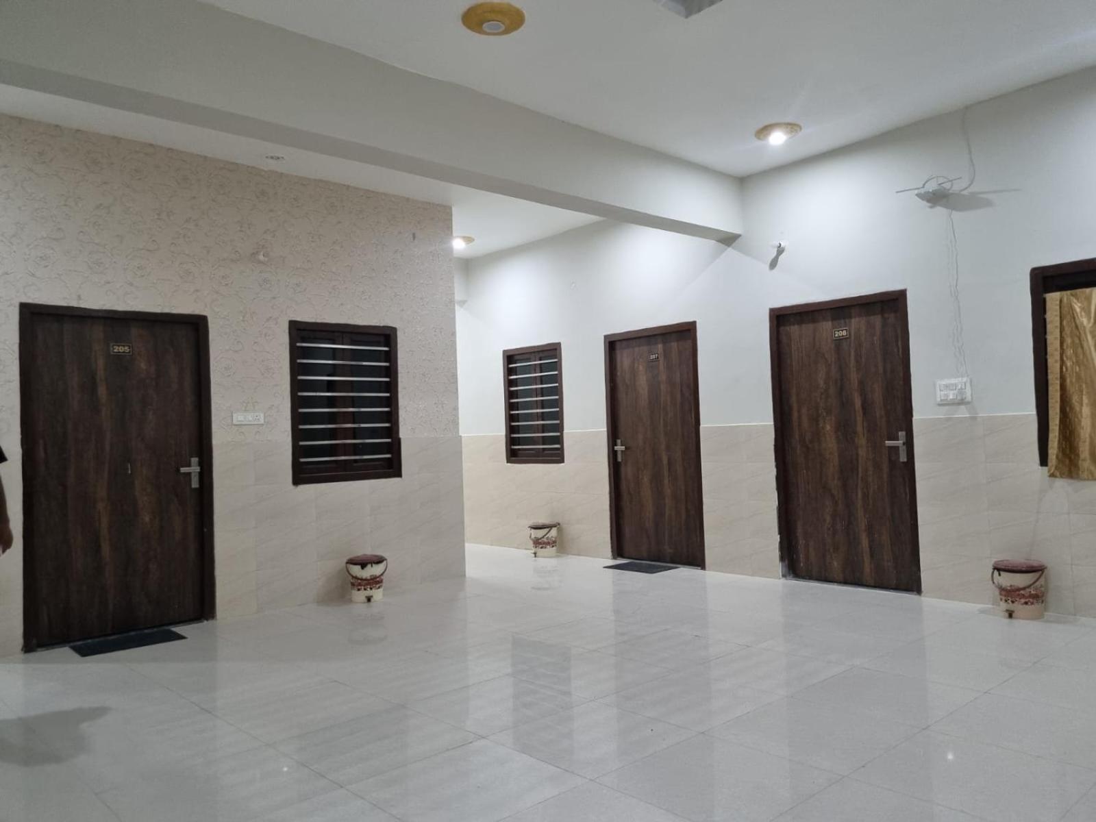 Hotel Vrindavan Prosperity Vrindāvan Exterior foto